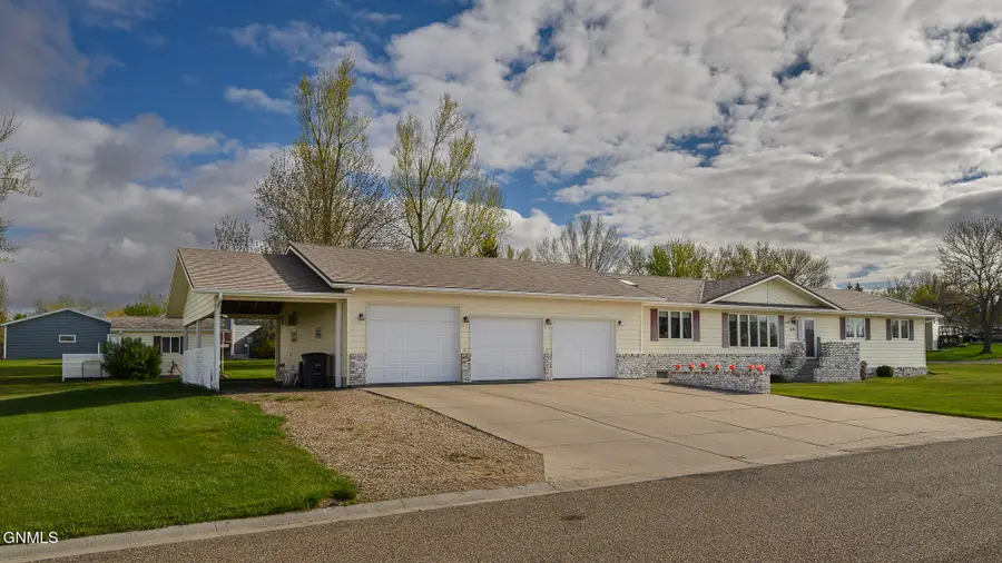 1140 Chestnut Drive, Washburn, ND 58577 - #2