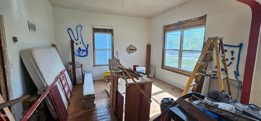 108 7th Avenue Nw, Mandan, ND 58554 - #2