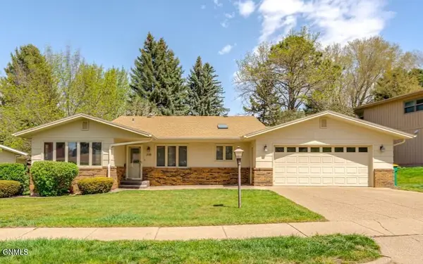 208 Redstone Drive, Bismarck, ND 58503