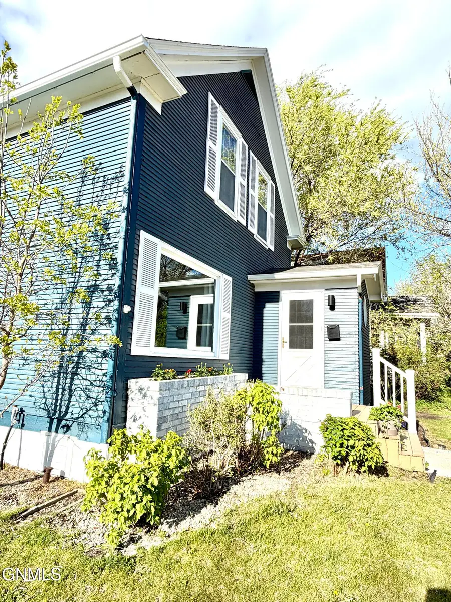 303 6th Street Ne, Jamestown, ND 58401 - #3