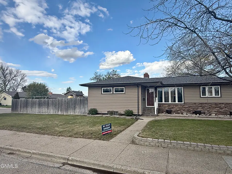 1238 7th Avenue W, Williston, ND 58801 - #2