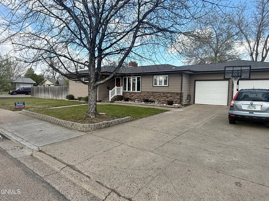 1238 7th Avenue W, Williston, ND 58801 - #3