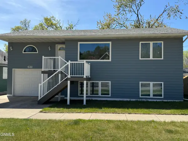 611 3rd Avenue Ne, Jamestown, ND 58401
