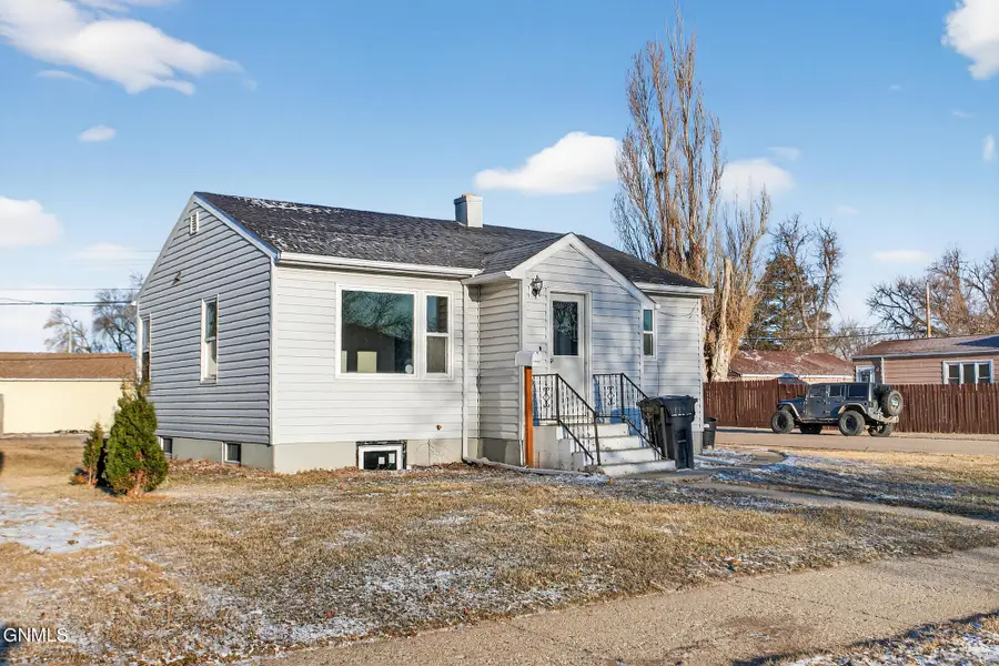 1131 1st Avenue E, Williston, ND 58801 - #2