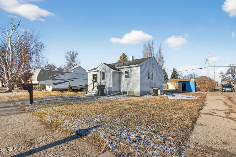 1131 1st Avenue E, Williston, ND 58801 - #3