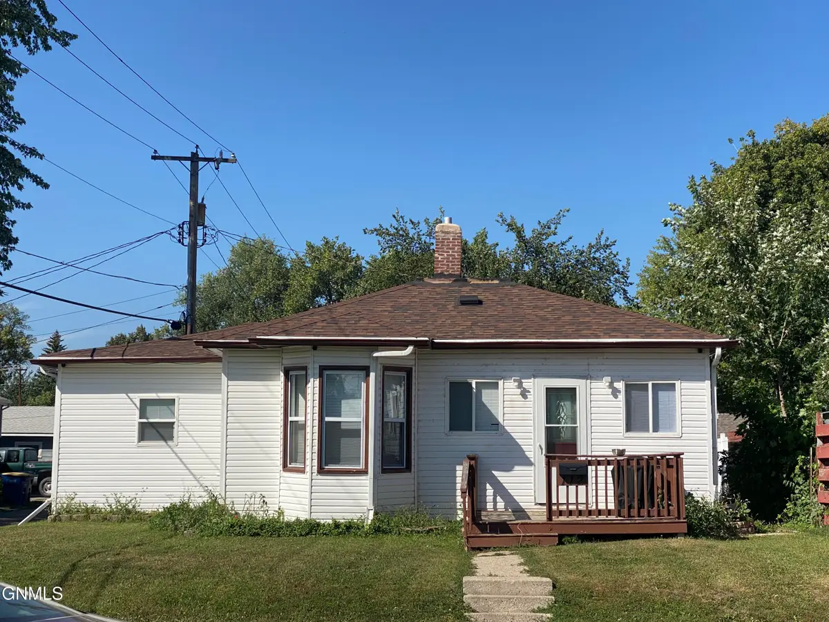 112 7th Street Nw, Jamestown, ND 58401 - #1
