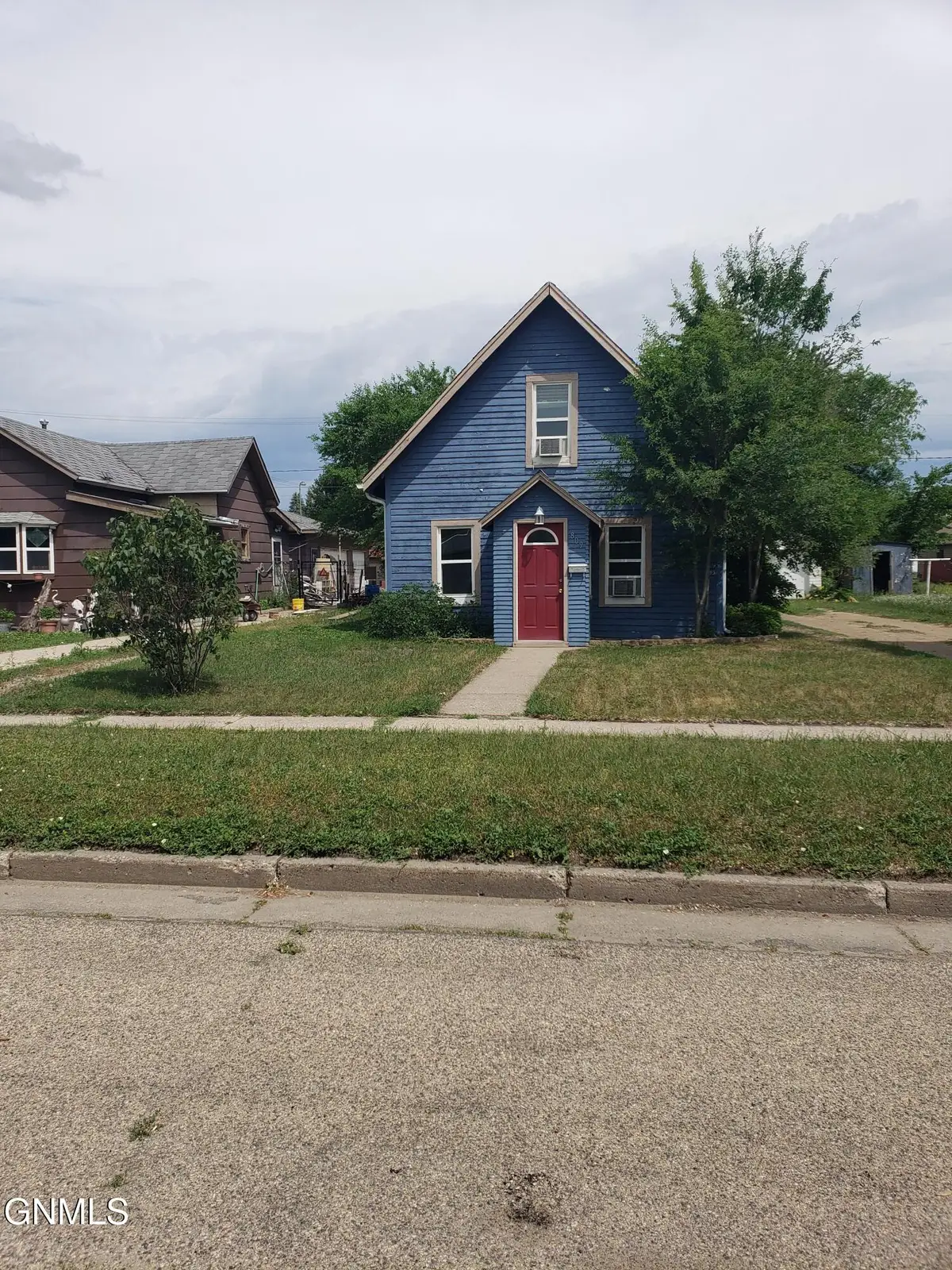 809 9th Avenue Se, Jamestown, ND 58401 - #1