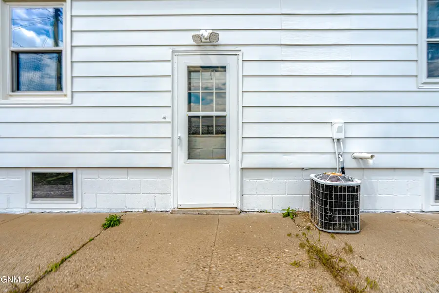 1207 2nd Street Ne, Mandan, ND 58554 - #3