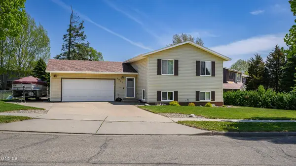3827 Renee Drive, Bismarck, ND 58503