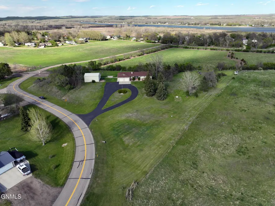 2170 Schlosser Drive N, Mandan, ND 58554 - #3