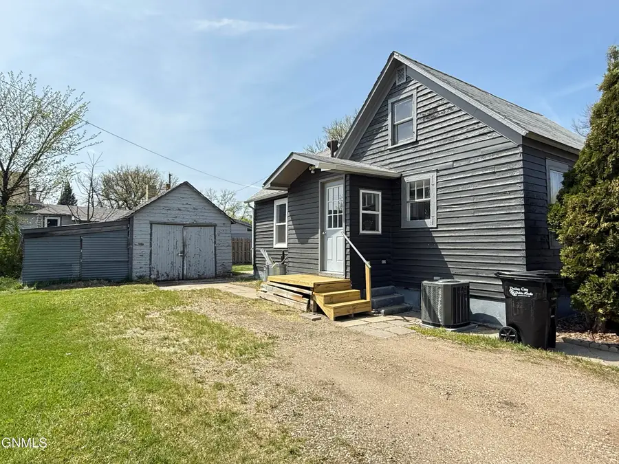315 7th Avenue Ne, Valley City, ND 58072 - #2