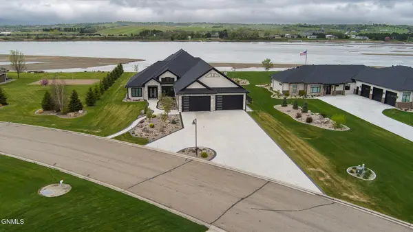6416 Misty Waters Drive, Bismarck, ND 58503