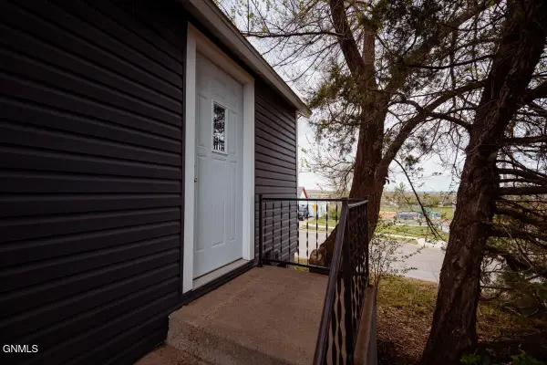 100 2nd Street Ne, Watford City, ND 58854