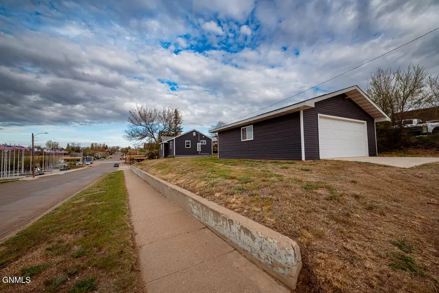 100 2nd Street Ne, Watford City, ND 58854 - #3