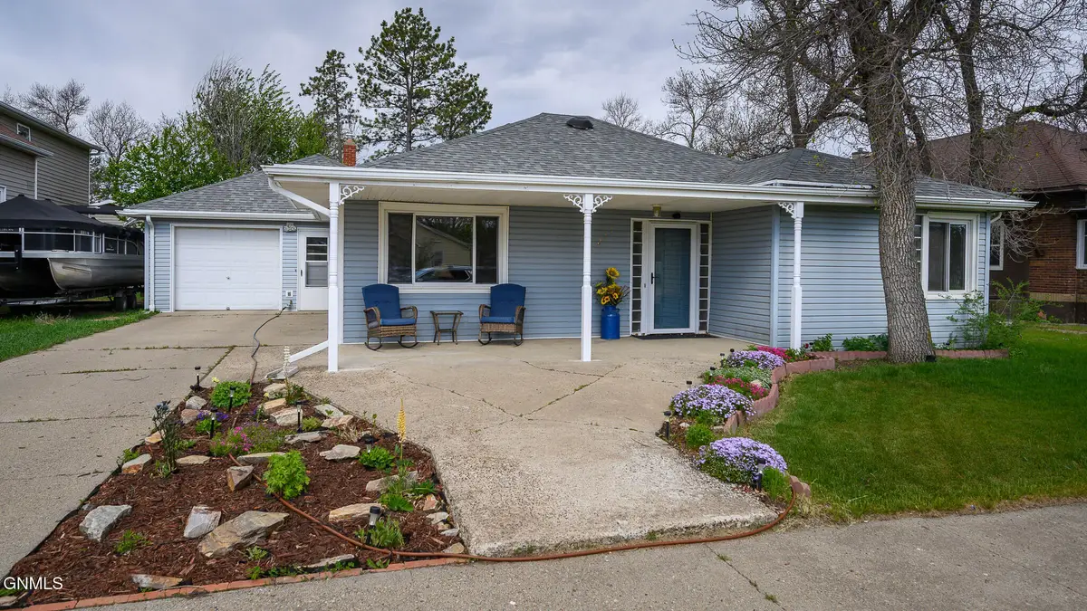 217 1st Avenue Nw, Hazen, ND 58545 - #1