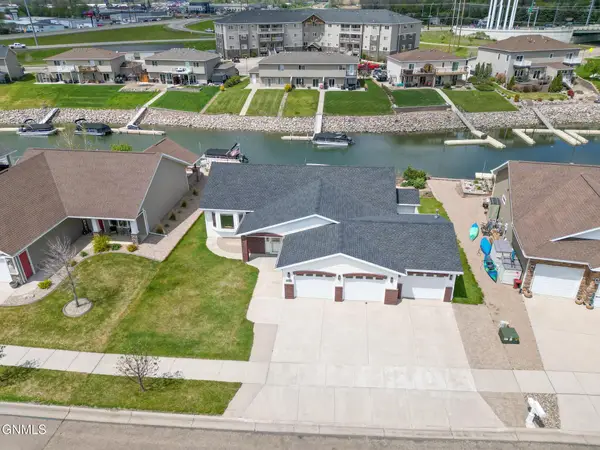 2109 Bridgeview Court Se, Mandan, ND 58554
