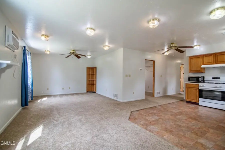 916 1st Avenue E, New England, ND 58647 - #2