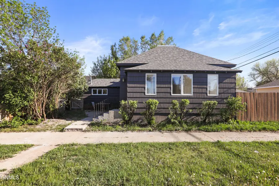 316 6th Street E, Williston, ND 58801 - #2