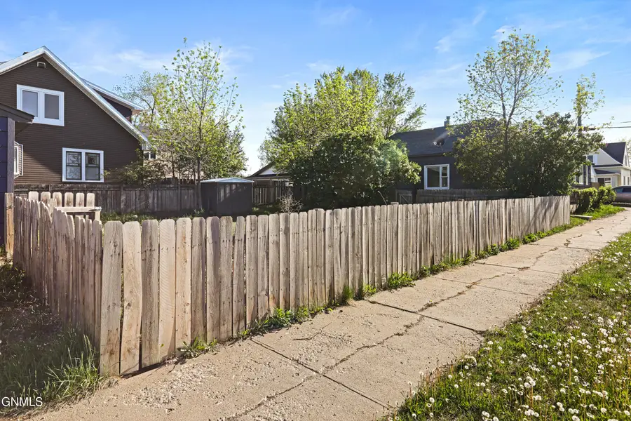 316 6th Street E, Williston, ND 58801 - #3