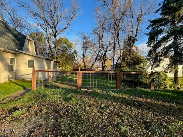 208 2nd Street, Eckelson, ND 58481 - #3