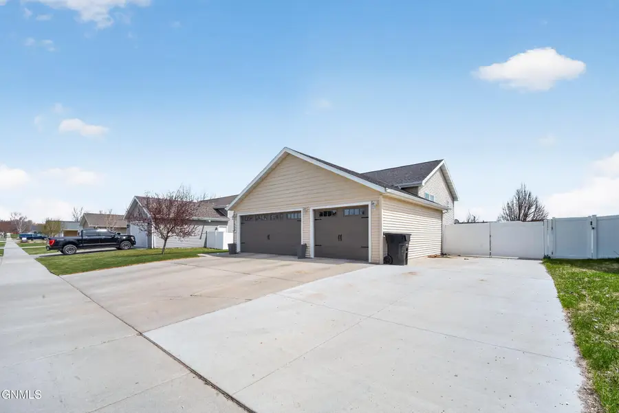 1508 20th Avenue W, Williston, ND 58801 - #3