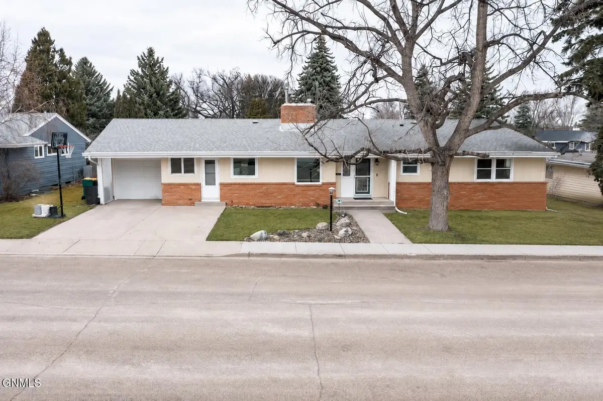 216 Tower Avenue, Bismarck, ND 58501 - #1