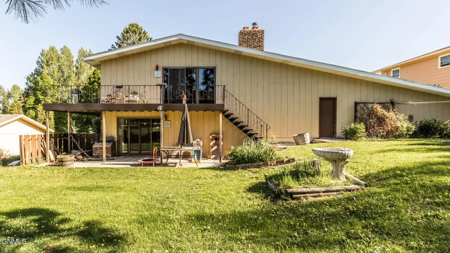 2431 Boulevard Avenue, Bismarck, ND 58501 - #2