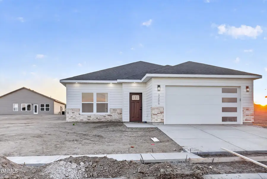 3205 27th Avenue W, Williston, ND 58801 - #2