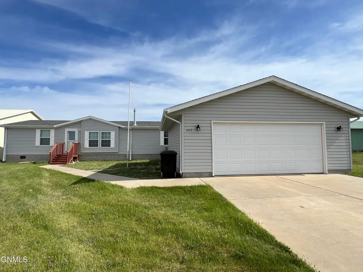 205 5th Avenue Sw, Belfield, ND 58622 - #1