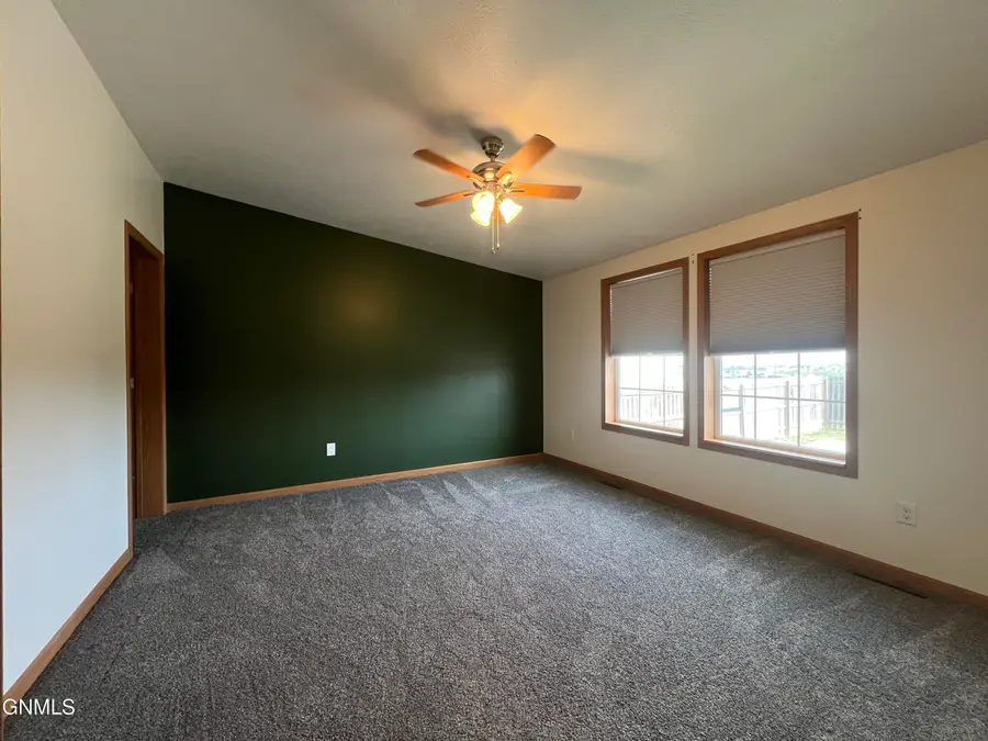 205 5th Avenue Sw, Belfield, ND 58622 - #2