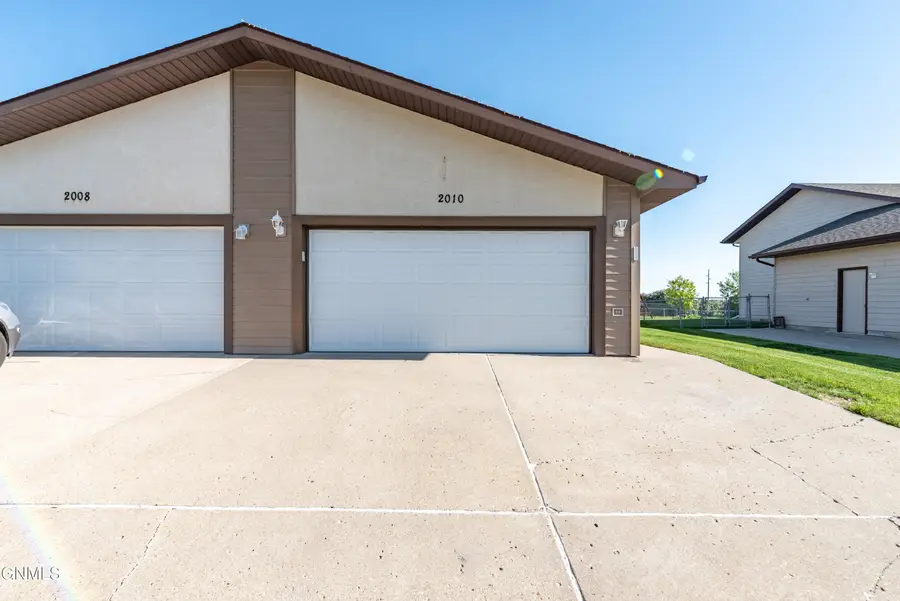 2010 E Capitol Avenue, Bismarck, ND 58501 - #2