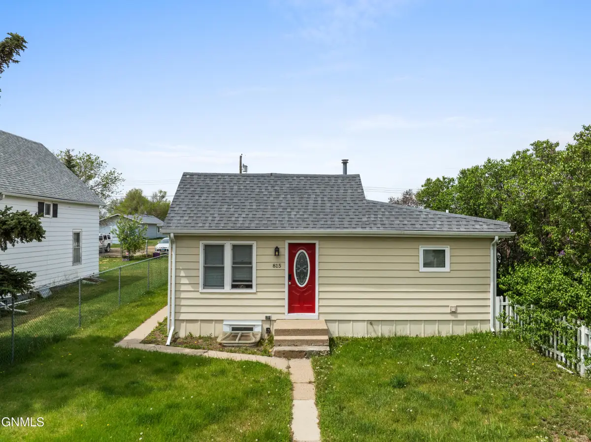 815 5th Avenue W, Williston, ND 58801 - #1