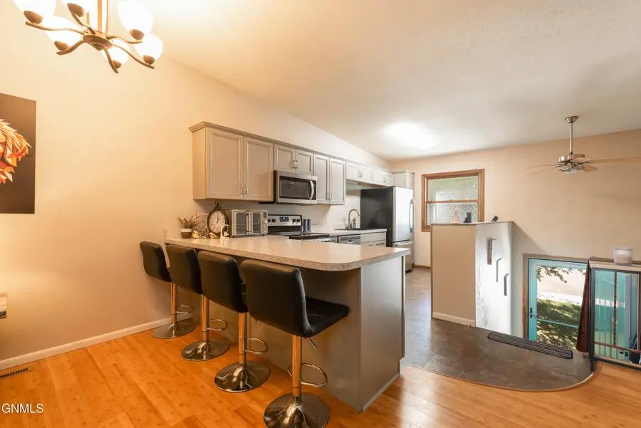 605 Craig Drive Nw, Mandan, ND 58554 - #2