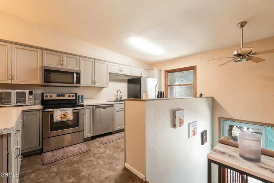 605 Craig Drive Nw, Mandan, ND 58554 - #3