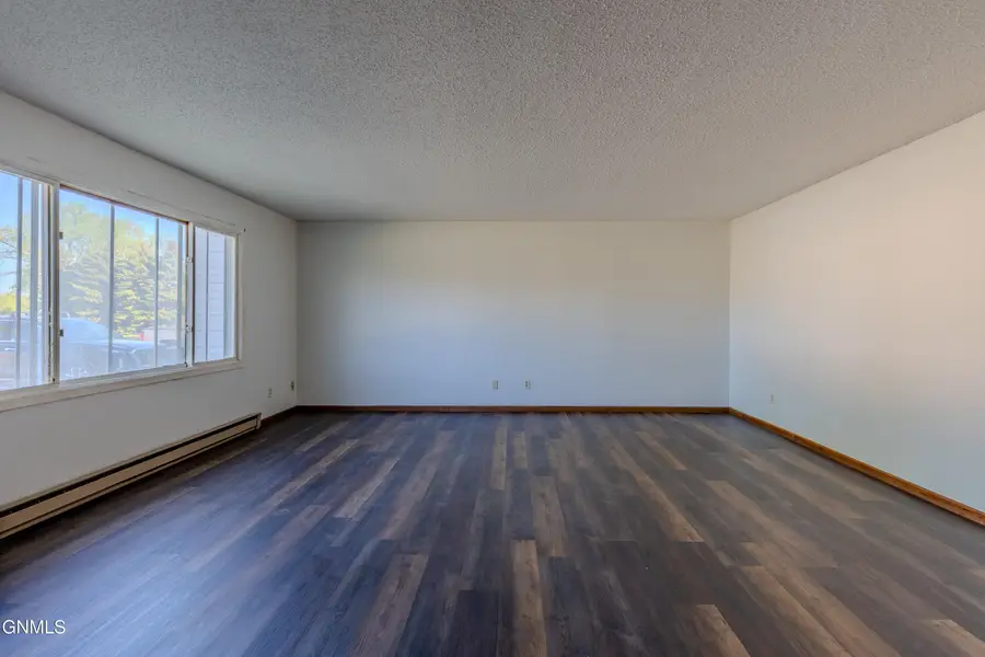 154 9th Avenue Se #5, Mandan, ND 58554 - #2