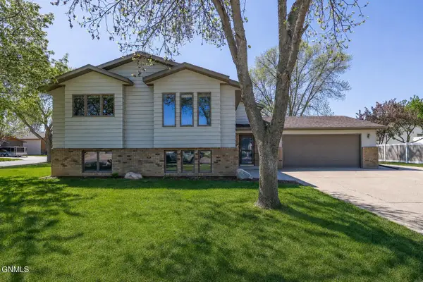 411 Laredo Drive, Bismarck, ND 58504