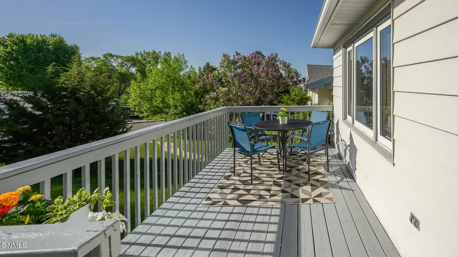 1007 5th Avenue Nw, Mandan, ND 58554 - #3