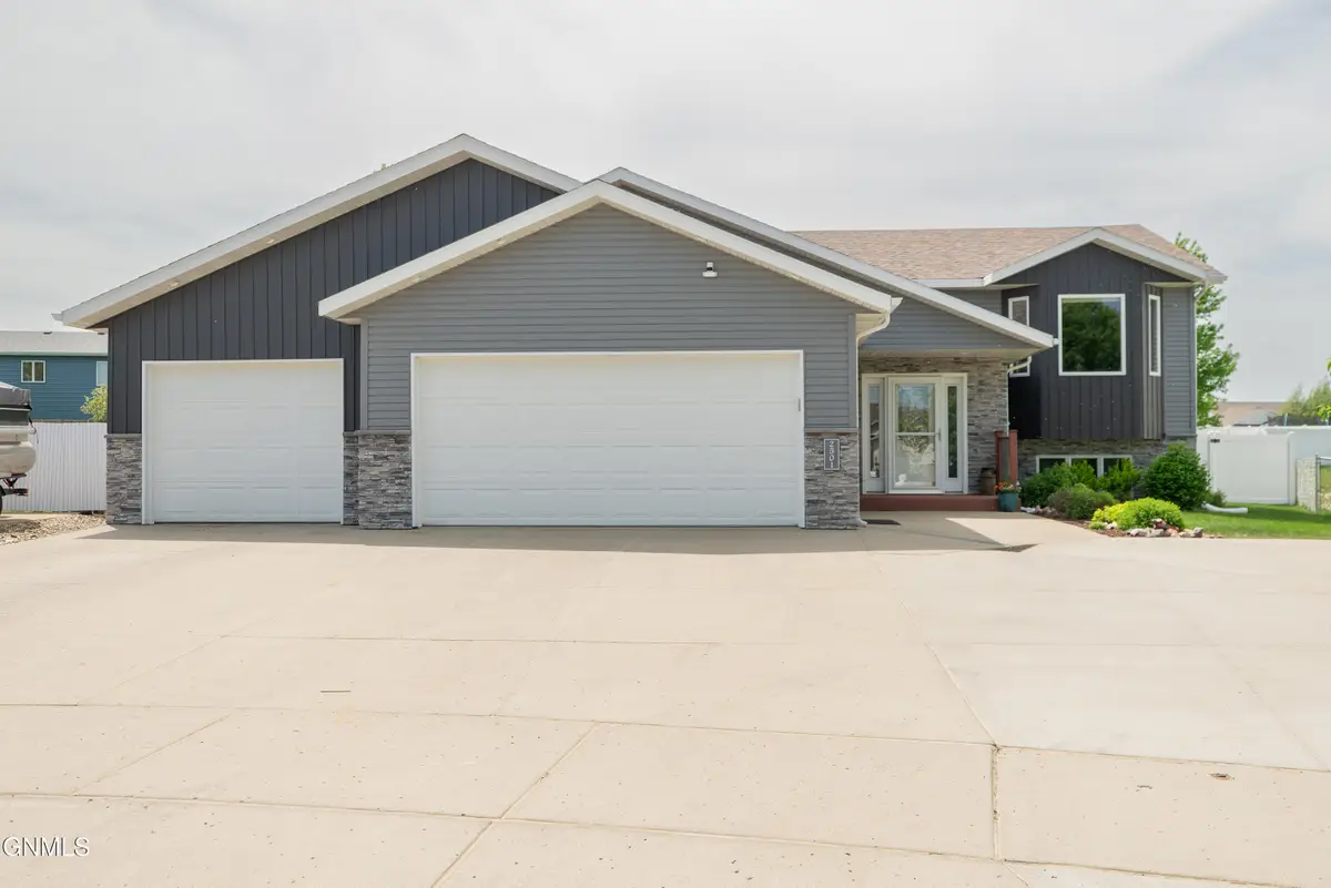 2501 Bender Place Se, Mandan, ND 58554 - #1