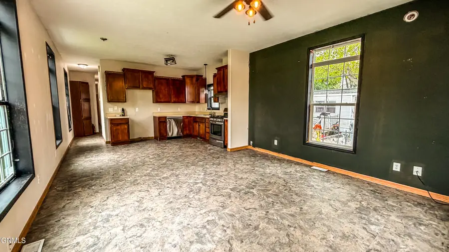 110 Oaks Avenue Se, Mandan, ND 58554 - #2