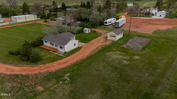 107 6th Street Ne, Belfield, ND 58622