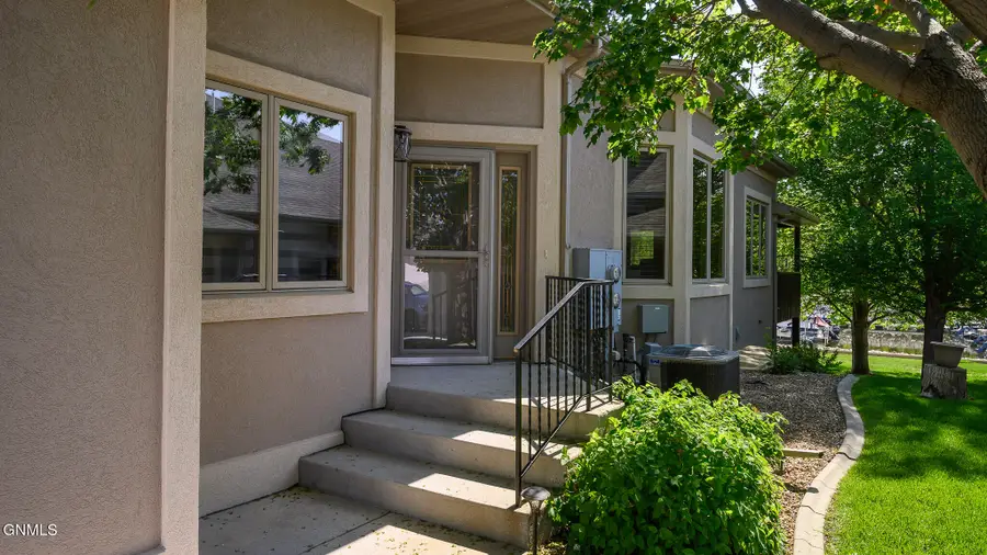 923 Southport Loop, Bismarck, ND 58504 - #3