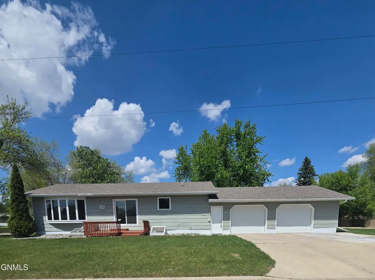 112 3rd Avenue Se, Gwinner, ND 58040 - #1