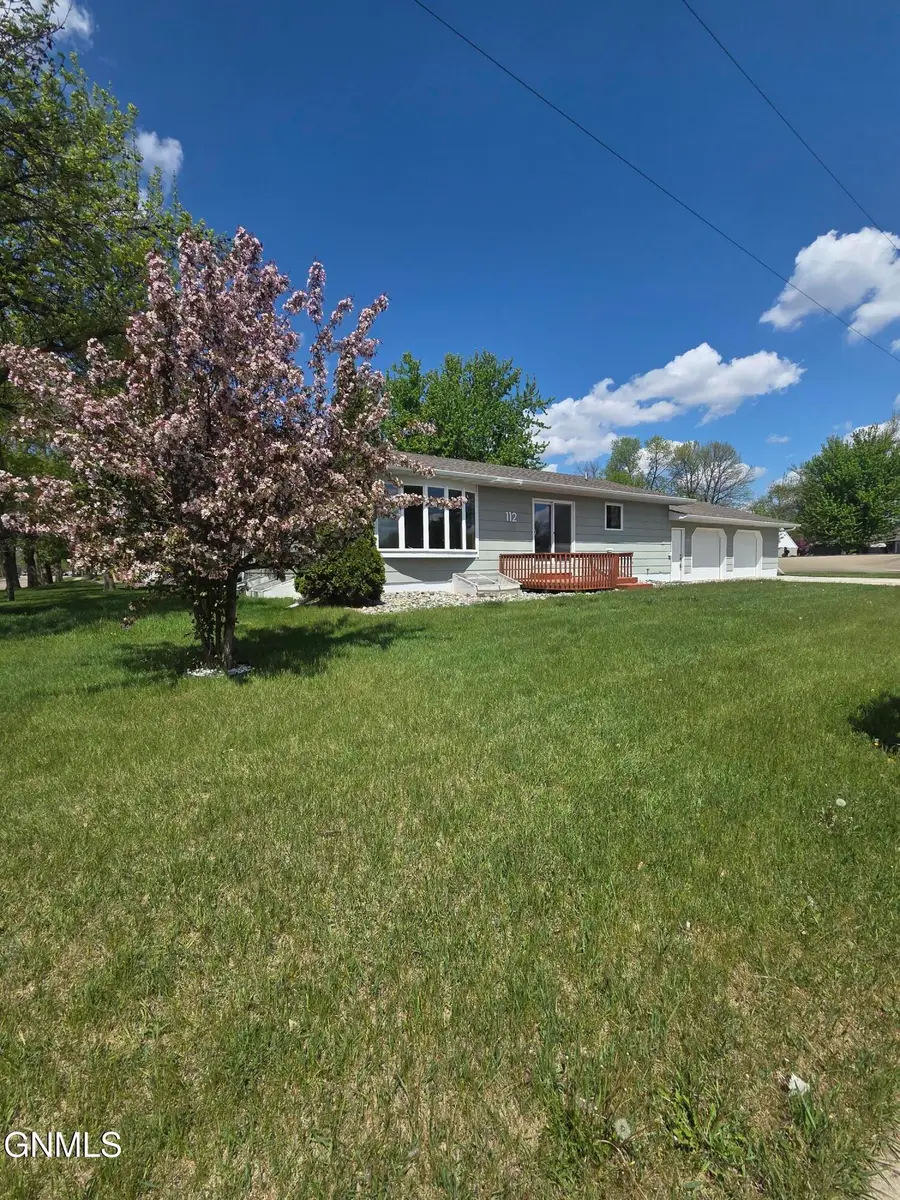 112 3rd Avenue Se, Gwinner, ND 58040 - #3