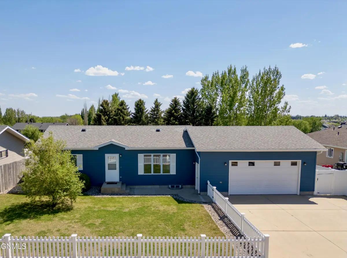 979 22nd Street W, Dickinson, ND 58601 - #1