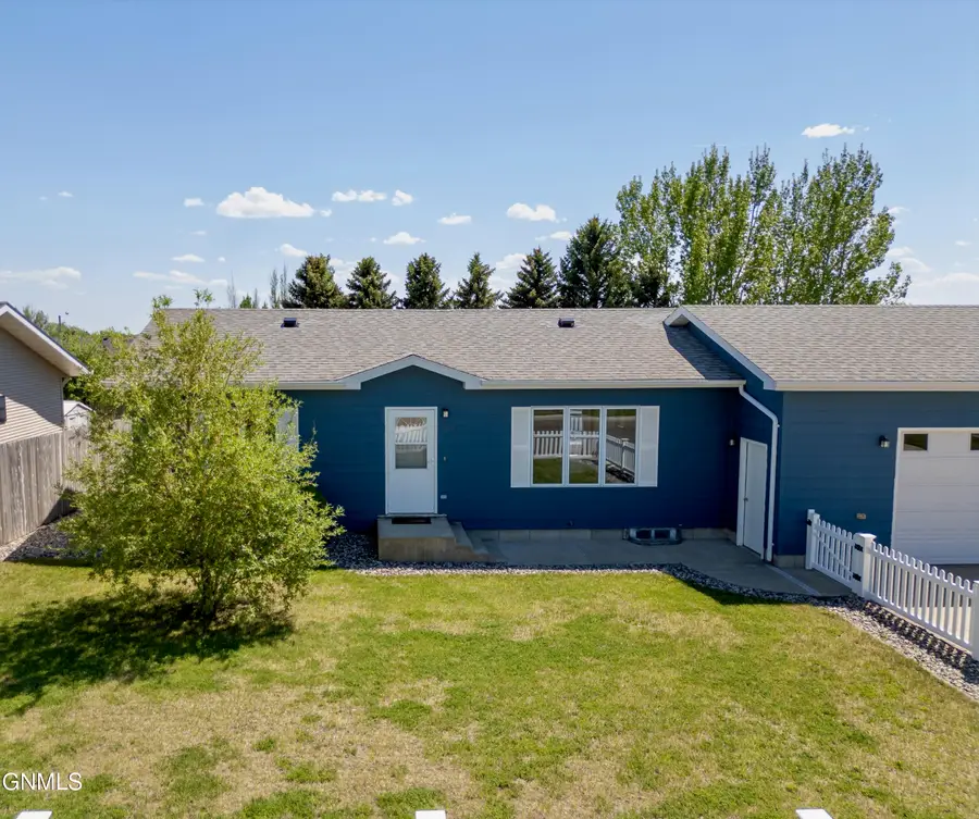 979 22nd Street W, Dickinson, ND 58601 - #2