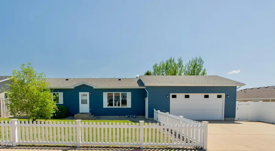 979 22nd Street W, Dickinson, ND 58601 - #3