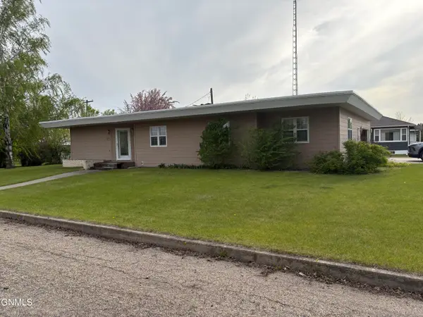 121 4th Street, Edgeley, ND 58433