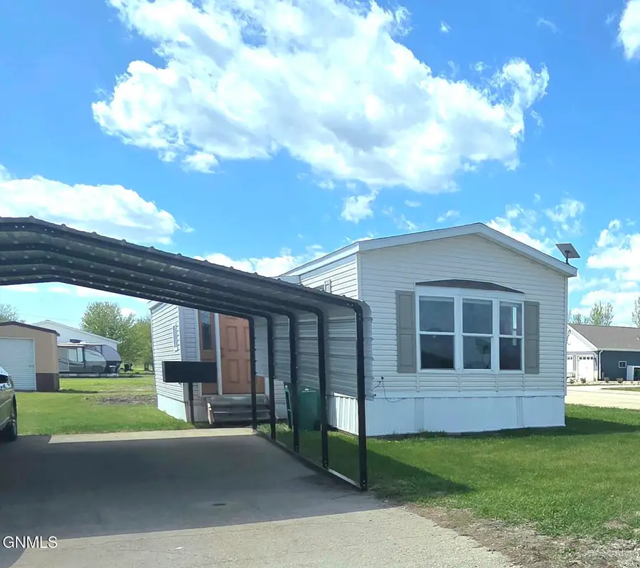 338 3rd Street Nw, Gwinner, ND 58040 - #2
