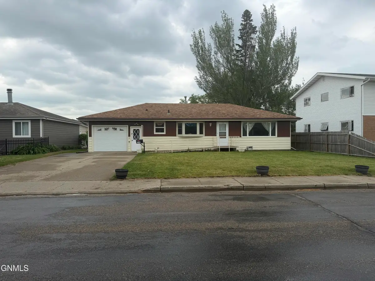 1134 Summit Boulevard, Bismarck, ND 58504 - #1