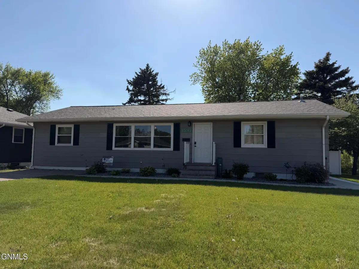 1537 4th Avenue Ne, Jamestown, ND 58401 - #1